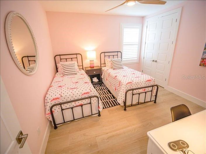 Image No.25-7 Bed Property for sale