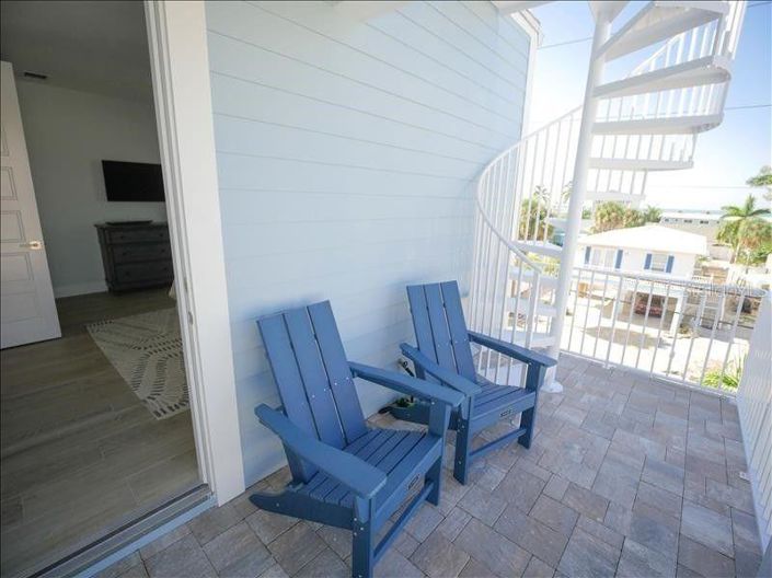 Image No.32-7 Bed Property for sale