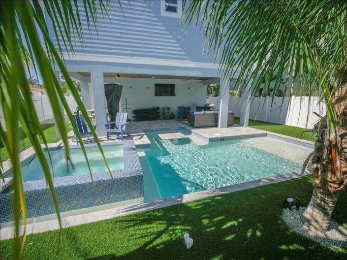 Image No.40-7 Bed Property for sale