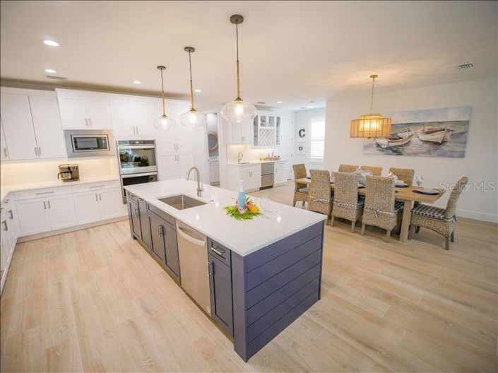 Image No.5-7 Bed Property for sale