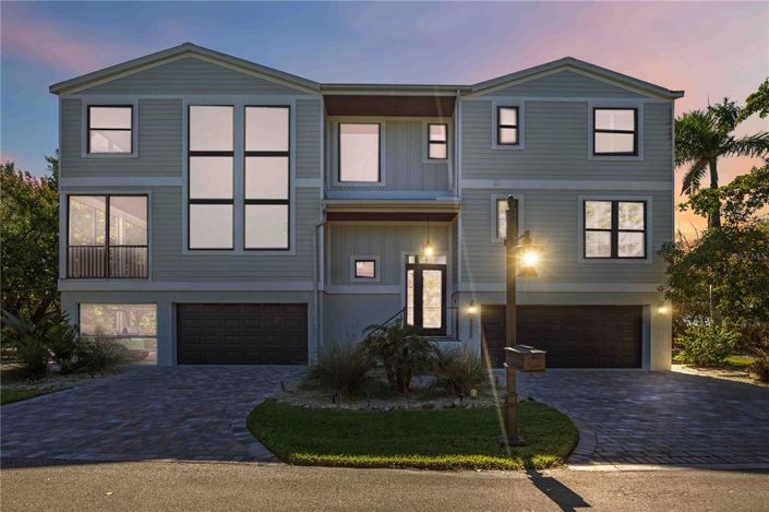 Image No.4-4 Bed Property for sale