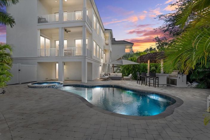 Image No.2-4 Bed Property for sale