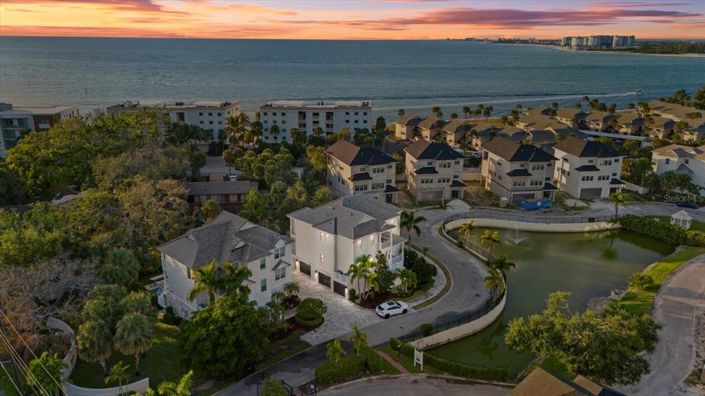 Image No.4-4 Bed Property for sale