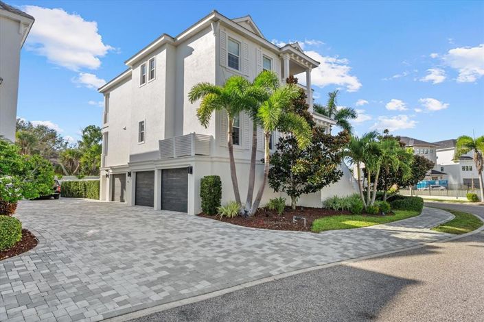 Image No.6-4 Bed Property for sale