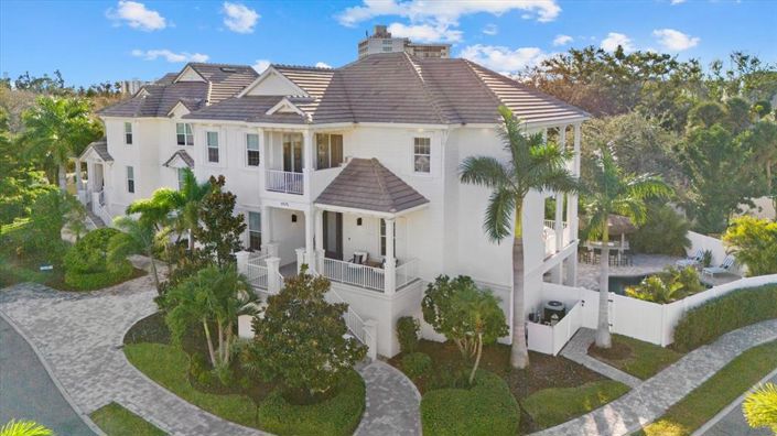 Image No.8-4 Bed Property for sale