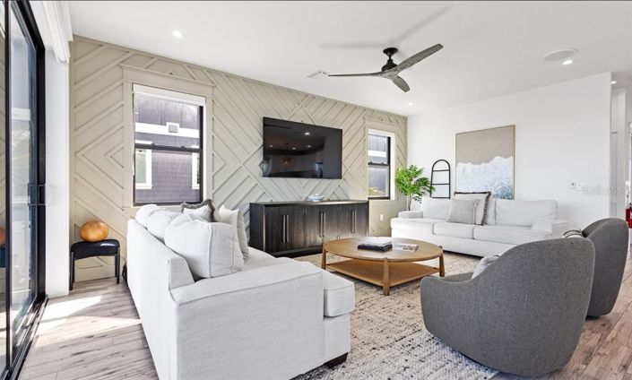 Image No.11-8 Bed Property for sale