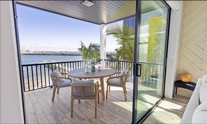 Image No.18-8 Bed Property for sale