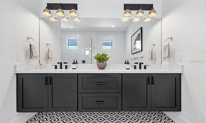 Image No.24-8 Bed Property for sale