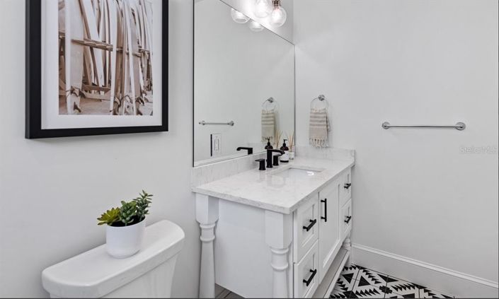 Image No.28-8 Bed Property for sale