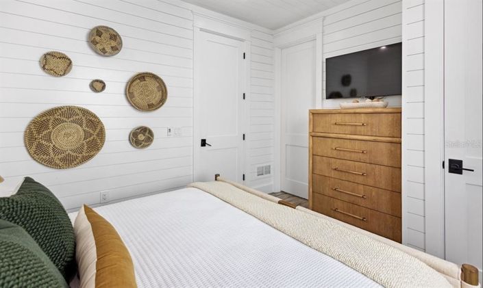 Image No.30-8 Bed Property for sale