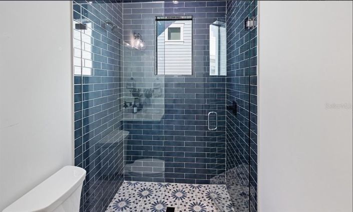 Image No.32-8 Bed Property for sale