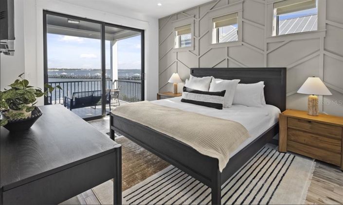 Image No.56-8 Bed Property for sale