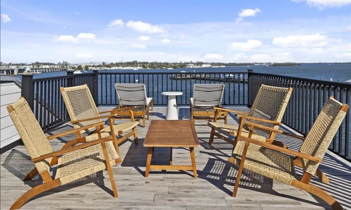 Image No.8-8 Bed Property for sale