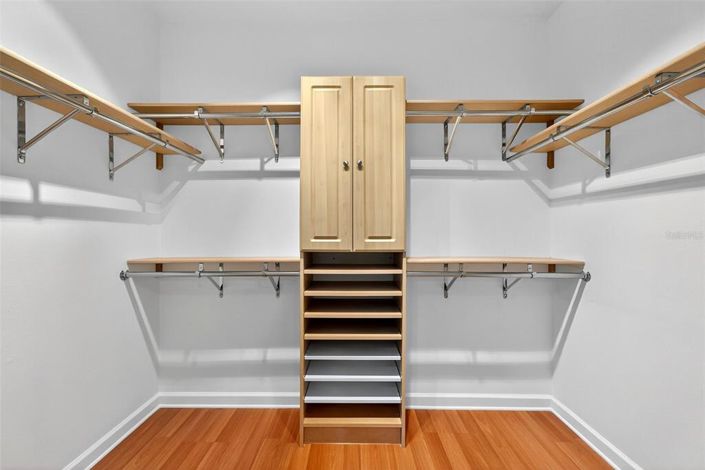 Image No.40-3 Bed Property for sale