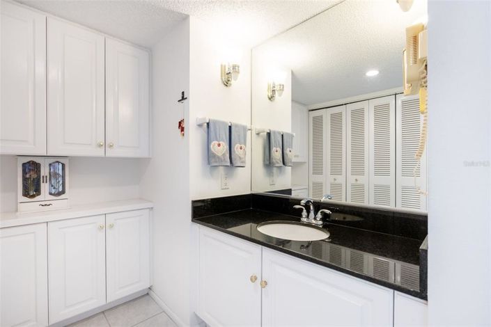 Image No.25-2 Bed Property for sale