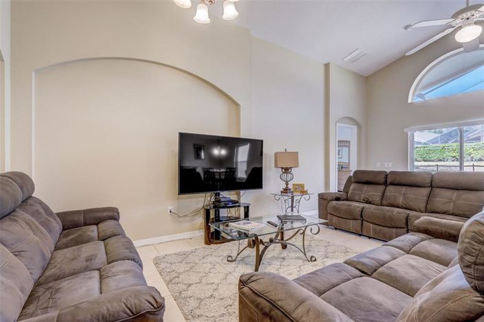 Image No.4-4 Bed Property for sale