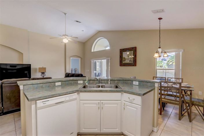 Image No.8-4 Bed Property for sale