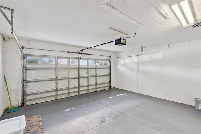 Image No.28-5 Bed Property for sale