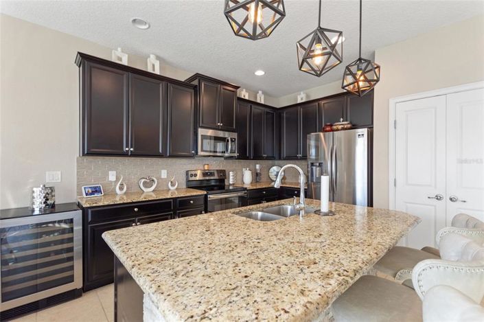 Image No.10-4 Bed Property for sale