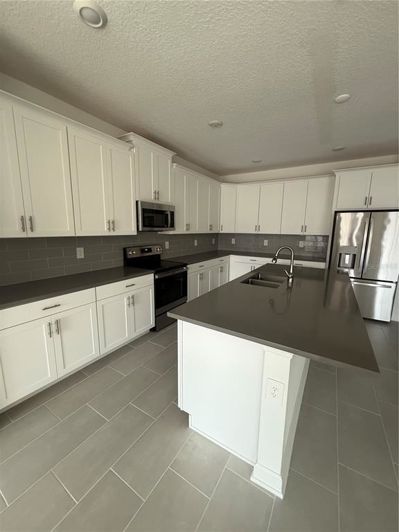 Image No.4-6 Bed Property for sale