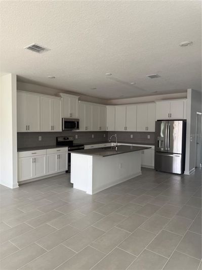 Image No.5-6 Bed Property for sale