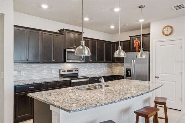 Image No.9-5 Bed Townhouse for sale