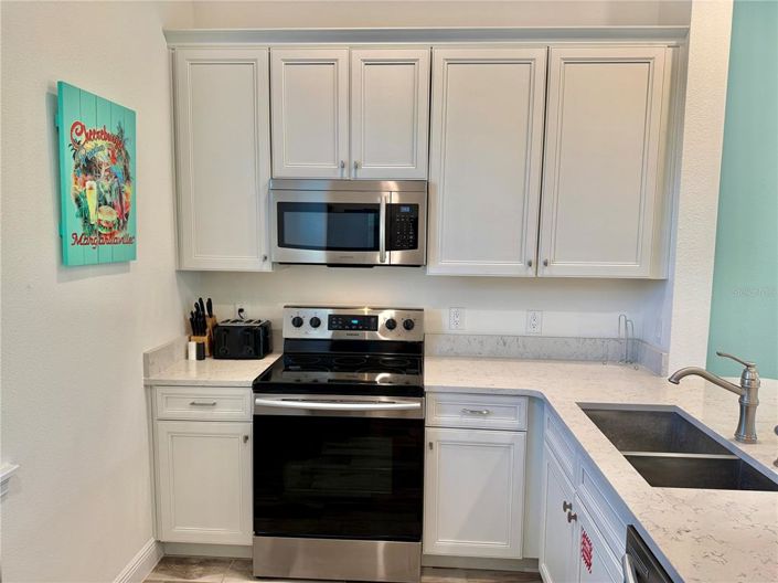 Image No.4-4 Bed Property for sale