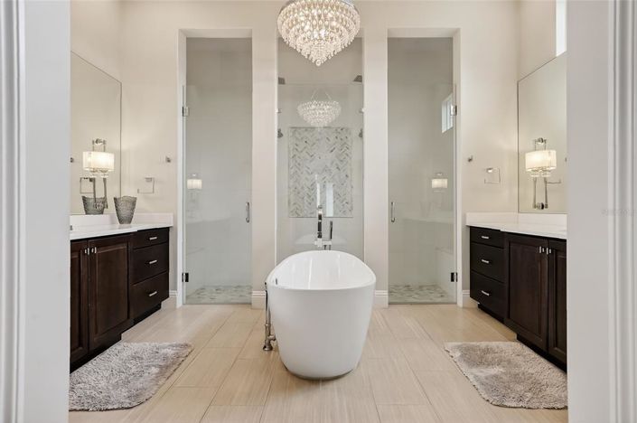 Image No.18-9 Bed Property for sale