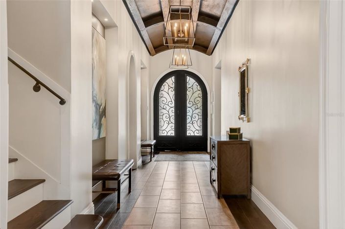 Image No.19-9 Bed Property for sale