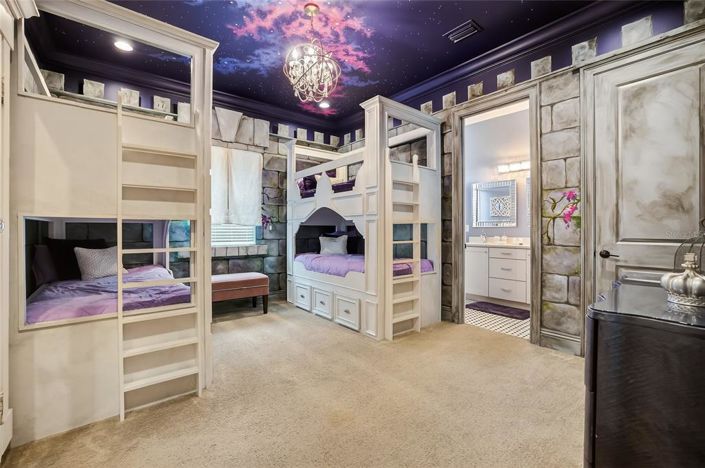 Image No.25-9 Bed Property for sale