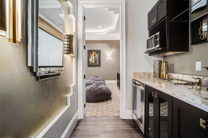 Image No.27-9 Bed Property for sale