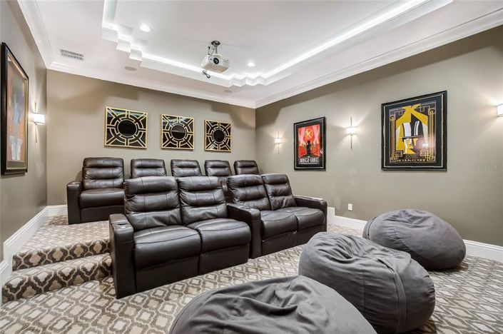 Image No.28-9 Bed Property for sale