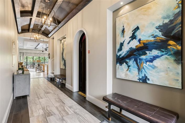 Image No.3-9 Bed Property for sale