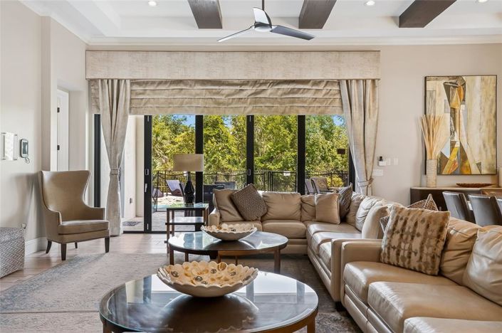 Image No.4-9 Bed Property for sale