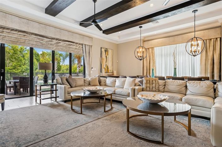 Image No.5-9 Bed Property for sale