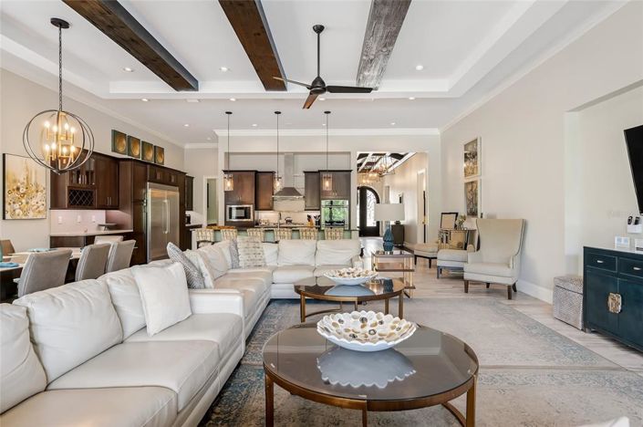 Image No.6-9 Bed Property for sale