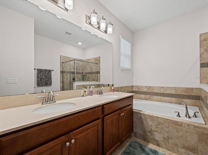 Image No.17-4 Bed Property for sale