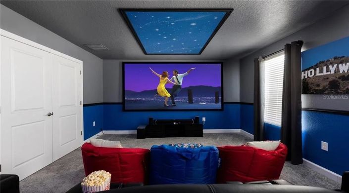 Image No.29-8 Bed Property for sale