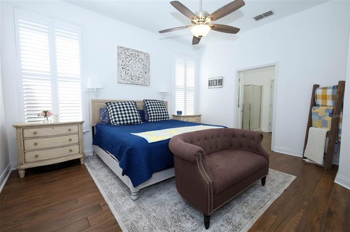 Image No.15-2 Bed Property for sale