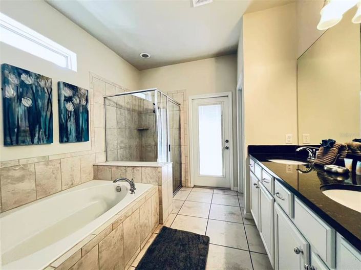 Image No.11-8 Bed Property for sale