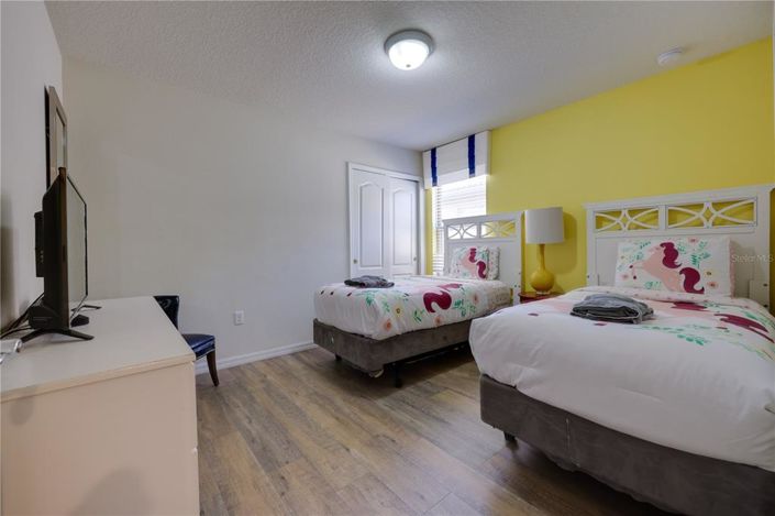 Image No.13-8 Bed Property for sale