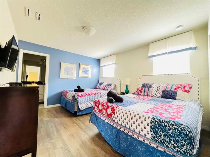 Image No.19-8 Bed Property for sale