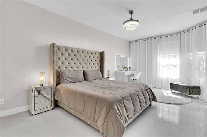 Image No.16-3 Bed Property for sale