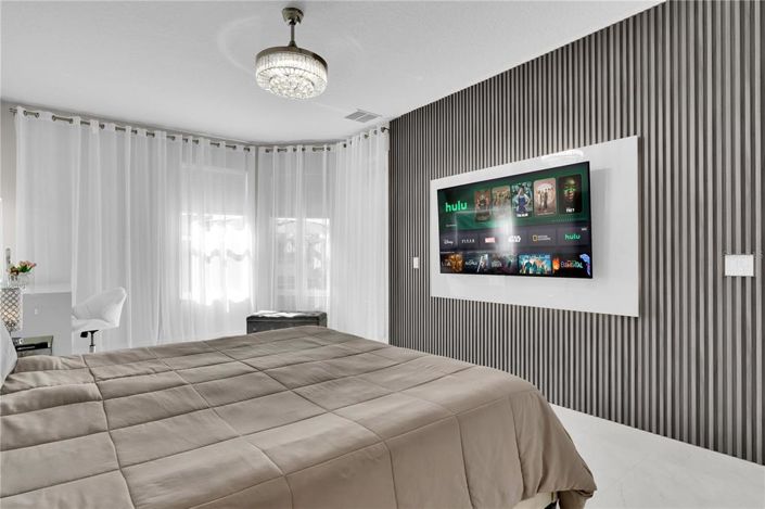 Image No.17-3 Bed Property for sale