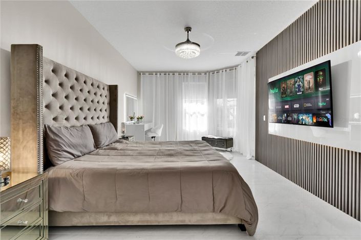 Image No.18-3 Bed Property for sale