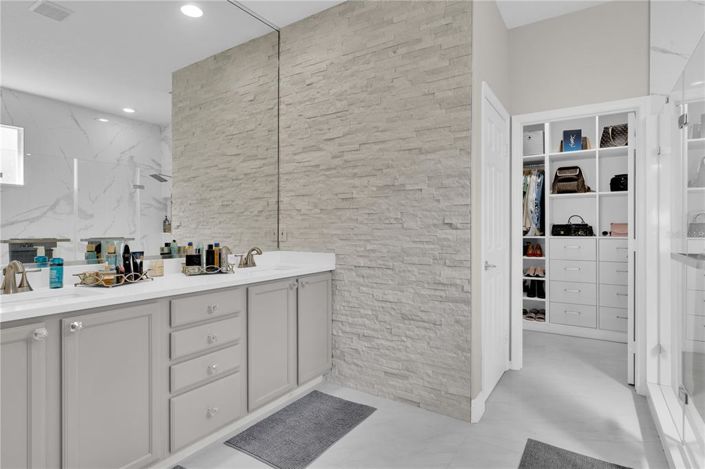 Image No.19-3 Bed Property for sale