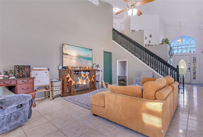 Image No.4-4 Bed Property for sale