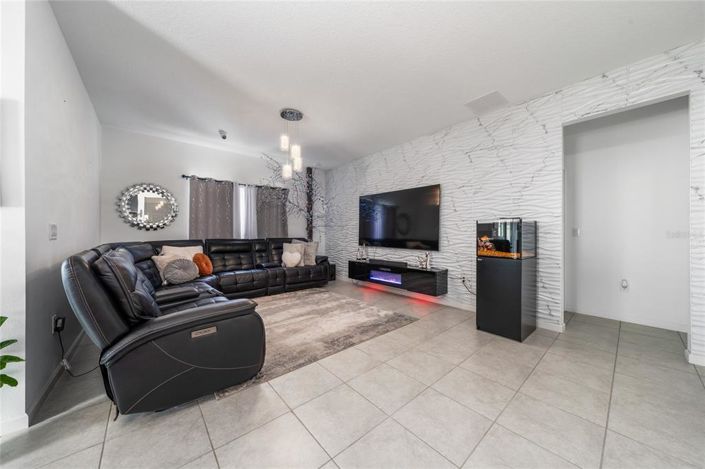 Image No.18-4 Bed Property for sale