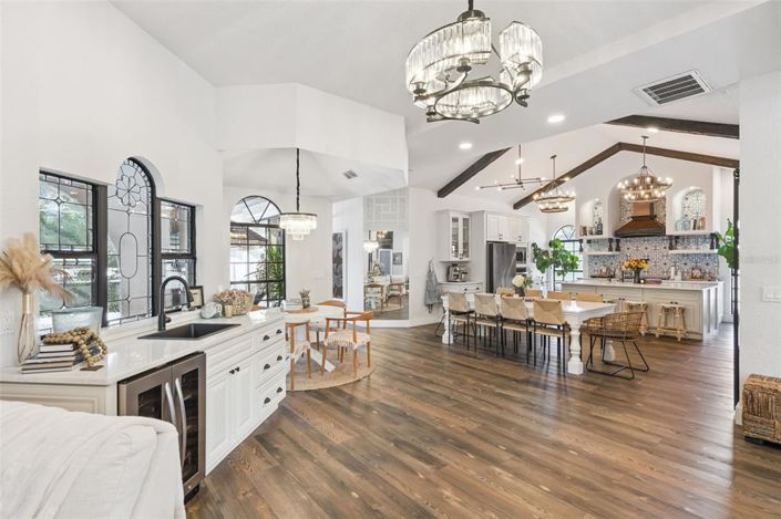 Image No.10-5 Bed Property for sale