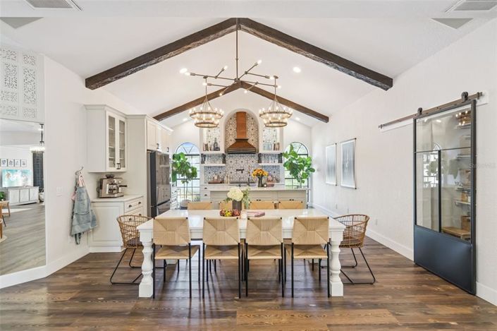 Image No.12-5 Bed Property for sale